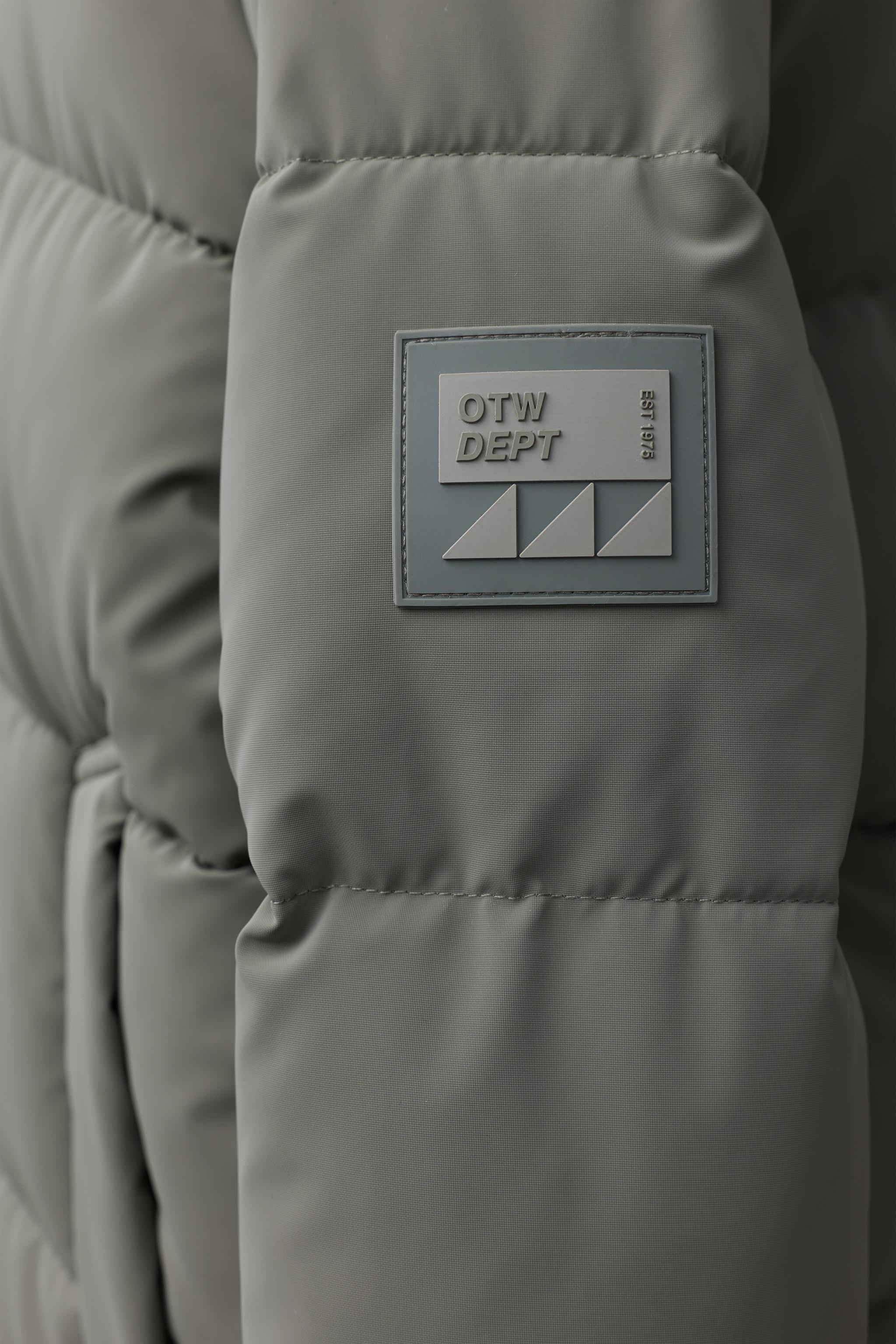 MANTEAU LONG À ÉTIQUETTE GOMMÉE